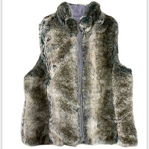 STO Reversible Green & Brown Faux Fur Vest Gray Full-Zip Reverse Vest Size M